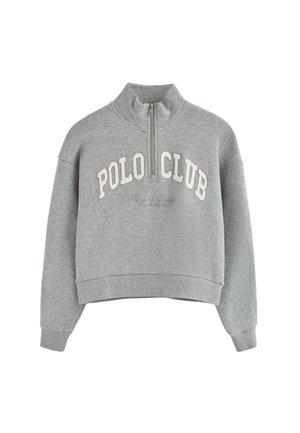 Grauer Fleece-Pullover mit hohem Kragen und halbem Reißverschluss. Mit "POLO CLUB" in Weiß auf der Vorderseite gestickt. Tailliertes Design.