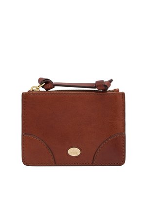 Portafoglio a polso in pelle marrone con chiusura con cerniera e piccola targhetta ovale con logo in tonalità dorata sul davanti.