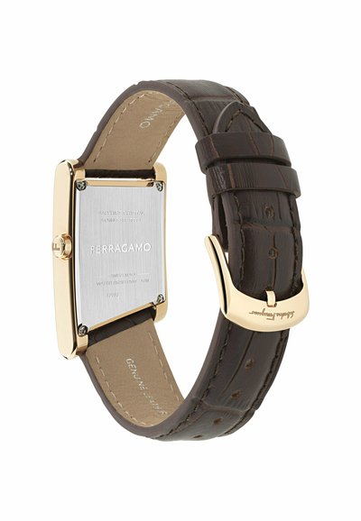 Ρολόι χειρός Ferragamo με ορθογώνια χρυσή κάσα, πίσω μέρος από ανοξείδωτο ατσάλι και σκούρο καφέ λουρί από γνήσιο δέρμα με χρυσή αγκράφα.
