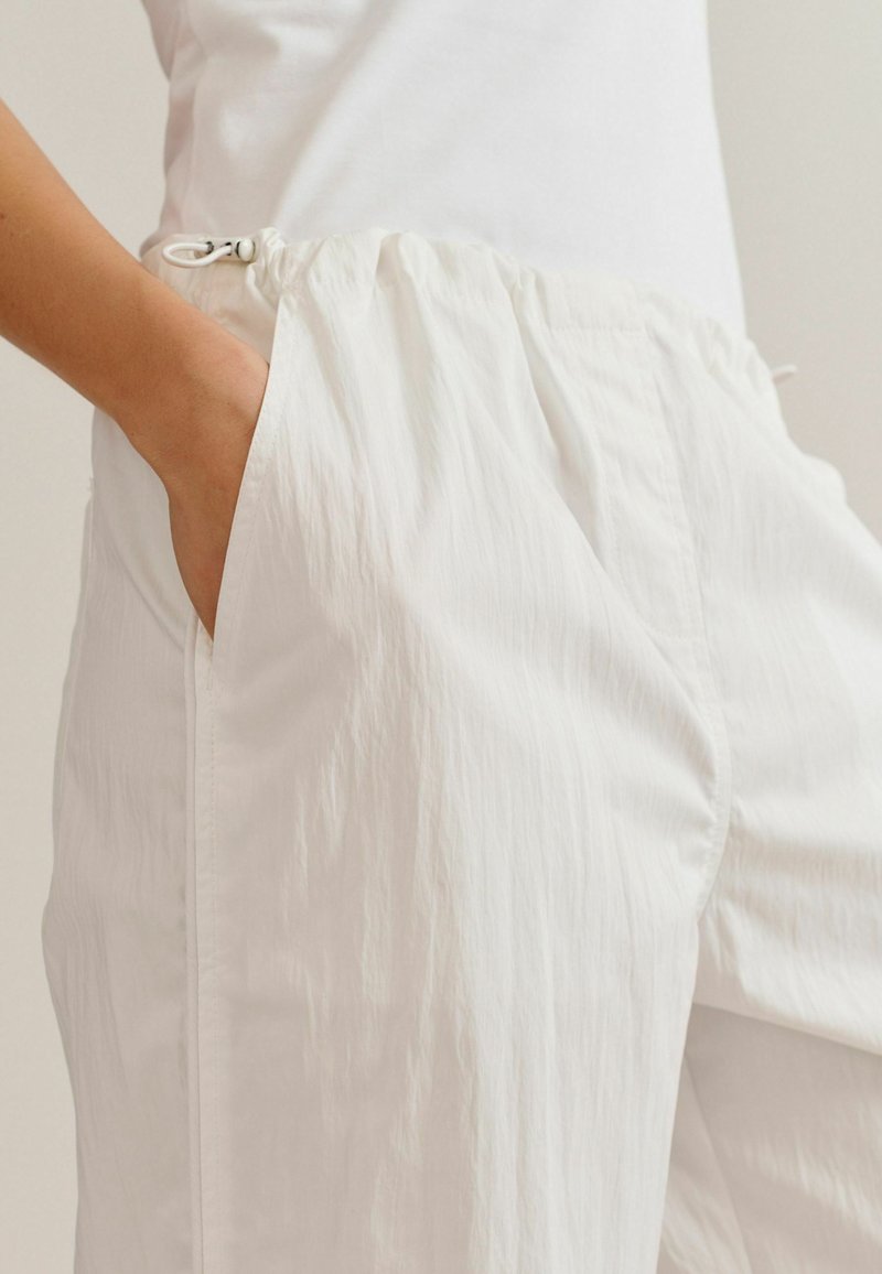 Next WAIST PARACHUTE - Hlače - white