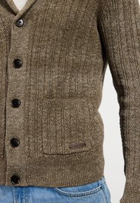 Pier One Strickjacke - khaki melange