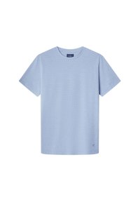 Vaaleansininen lyhythihainen pyöreäkauluksinen t-paita, jossa on hienovaraisia vaakaraitoja ja pieni brodeerattu logo helman lähellä valkoisella taustalla.