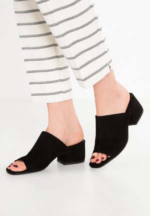 Vagabond Pantofle na podpatku - black