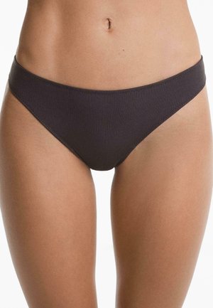 Donkerbruine geribbelde bikini onderkant met een lage taille, voorzien van naadloze randen en minimale bedekking. Zachte textuur en gladde afwerking.
