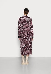 Tommy Hilfiger MIDIcDRESS - Vestido camiseiro - red/white/black