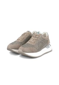 Beżowe zamszowe sneakersy charakteryzują się teksturowanym wzorem z kamieniami szlachetnymi, białą podeszwą środkową oraz srebrnym akcentem na pięcie. Miękkie sznurowadła zapewniają zapięcie.