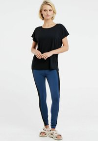 Protest PRTLOQUAT - Jednoduché tričko - true black