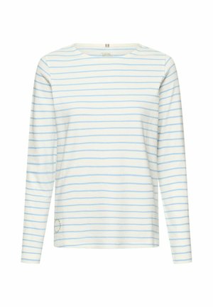 Biała bluzka z długim rękawem w jasnoniebieskie poziome paski oraz okrągłym dekoltem, prezentowana na jednolitym białym tle.