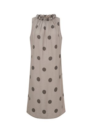Ærmeløs beige kjole med store sorte polkaprikker og en rynket, ruflet halsudskæring, vist på en ensfarvet hvid baggrund.