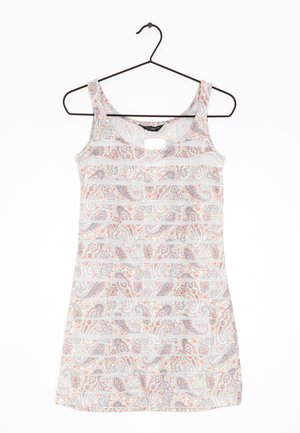 Ärmelloses Kleid mit Paisley-Muster in Pastellfarben. Leichtes Material, runder Ausschnitt, und hängt an einem schwarzen Kunststoffhaken.