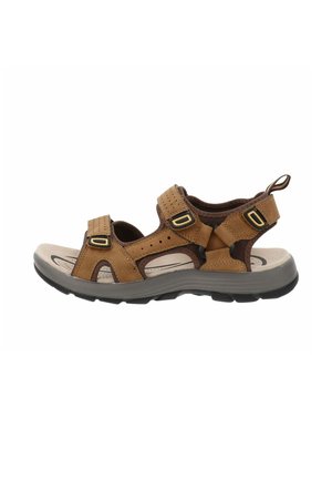 Sandal in pelle marrone con cinturini regolabili, accenti più scuri a contrasto, soletta imbottita e suola in gomma testurizzata per una migliore aderenza.