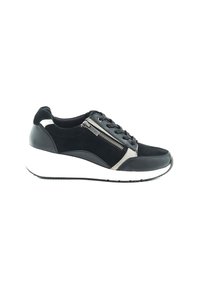 Sneaker in suede nero con dettagli neri lucidi, una cerniera laterale e suola bianca. Presenta punta rotonda e parte superiore texturizzata per una migliore aderenza.