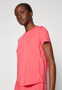 Nike Performance ONE CLASSIC  - Camiseta deportiva - aster pink/black