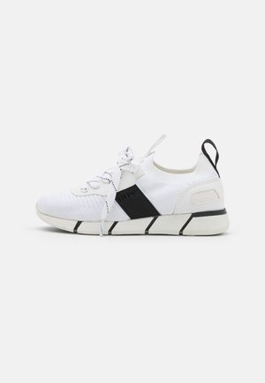 TRAINERS - Sneakers basse - white