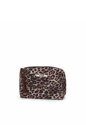 Rechthoekige make-uptas met bruin en zwart luipaardprint, ritssluiting met gevlochten kwastje en "TEZENIS" label aan de voorkant.