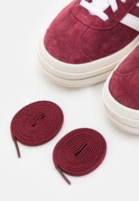 adidas Originals GAZELLE BOLD - Sapatilhas - shadow red/footwear white/core white