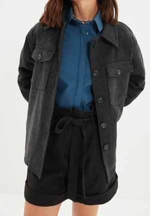 Trendyol Kurzmantel - black