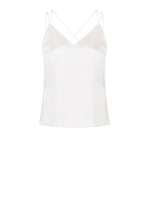 Witte satijnen camisole met dunne, kruislings geplaatste bandjes en een iets losvallende pasvorm. Gladde textuur, klassiek ontwerp en minimale stikseldetails.