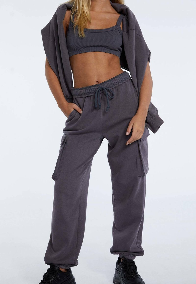 Stradivarius PLÜSCH Pantaloni cargo dark grey/grigio scuro Zalando.it