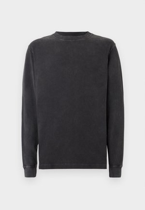 Sudadera de cuello redondo de manga larga en color gris oscuro, hecha de una suave mezcla de algodón. Presenta puños y cuello acanalados con un acabado liso y ligeramente texturizado.