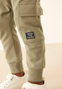 Next SUPER UTILITY - Pantalones cargo - khaki green