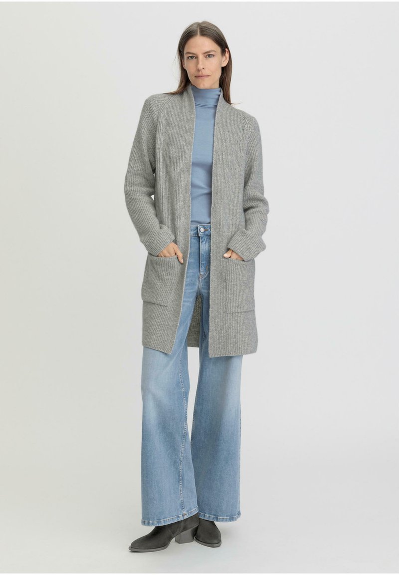 hessnatur Strickjacke - hellgrau