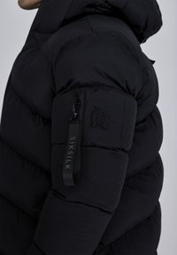 SIKSILK Zimski kaput - black