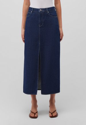 Jeans-Maxi-Rock in Dunkelblau mit einem vorderen Schlitz, mittelhoher Taille und klassischem Fünf-Taschen-Design. Verfügt über einen Knopf- und Reißverschluss.