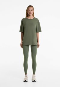 OYSHO Tricou basic - mottled dark green