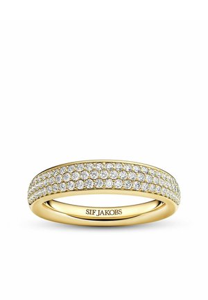 Guld ring med tre rækker af små runde diamanter sat på båndet og SIF JAKOBS graveret indeni.