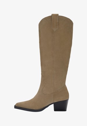 Pohjepituinen vaaleanruskea mokkasaappaat, joissa on kärjelliset varpaat, kasattua korkoa ja sauma-alueen yksityiskohtia. Sileä pinta ja jämäkkä muotoilu.