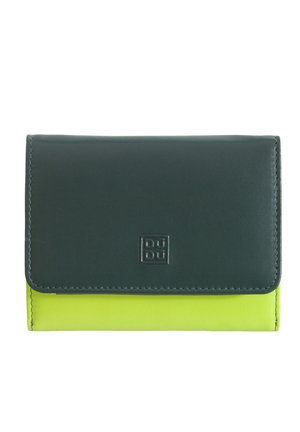 Cartera de cuero verde y amarillo neón, en forma rectangular, con una solapa frontal, detalle de logo en relieve, textura suave y costura en contraste.