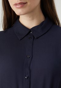 Vero Moda Maternity VMMBUMPY CALF - Abito a camicia - night sky