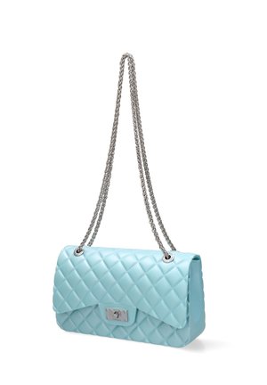 Lichtblauwe doorgestikte leren handtas met zilveren kettingband en zilveren draaisluiting.