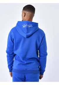 Felpa con cappuccio blu realizzata in un tessuto morbido, con polsini e orlo a coste, con la scritta "Project X Paris" ricamata sul retro.