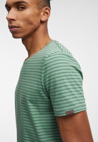 Ragwear PAULLO STRIPE  - Camiseta estampada - dark green