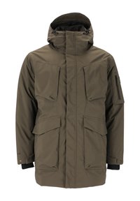 Olivgrön parka med hög krage, dragkedja, flera stora framfickor och en dragkedjeficka på ärmen. Vattentätt material.