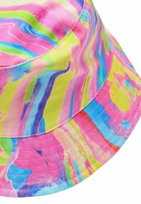 Next Hattu - bright marble