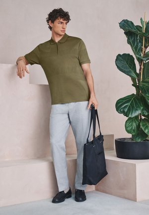 Next, REGULAR FIT - BLOCK TEXTURE ZIP NECK  - Bluză polo - green