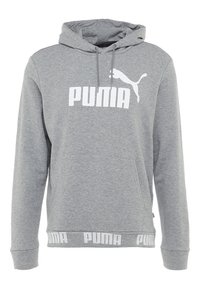 Sudadera gris hecha de una tela suave, con un bolsillo canguro, capucha ajustable con cordón y logotipos de PUMA en blanco en la parte delantera y en el dobladillo.