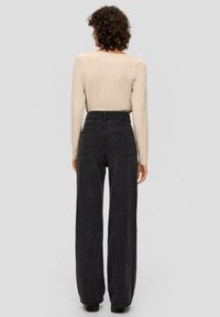 s.Oliver Langarmshirt - sandfarben