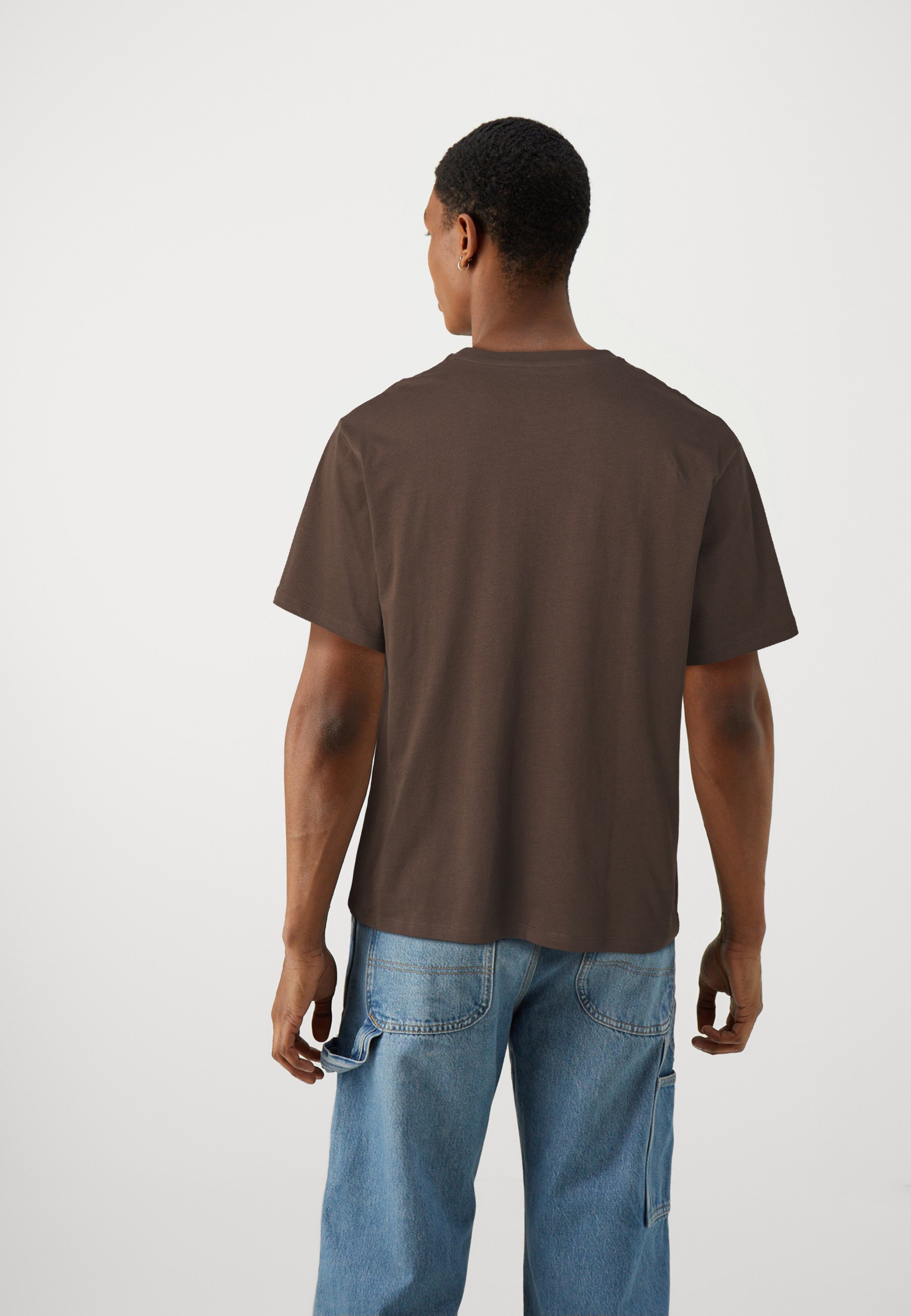 Jack & Jones JJWOLFIE 5 PACK - T-shirt z nadrukiem/ciemnobrązowy