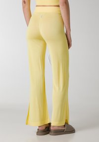 Deha Broek - giallo canarino