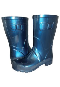 Bottes en caoutchouc bleues avec une finition brillante, dotées d'une semelle texturée, d'un design haut jusqu'au mollet et d'accents décoratifs sur les côtés.