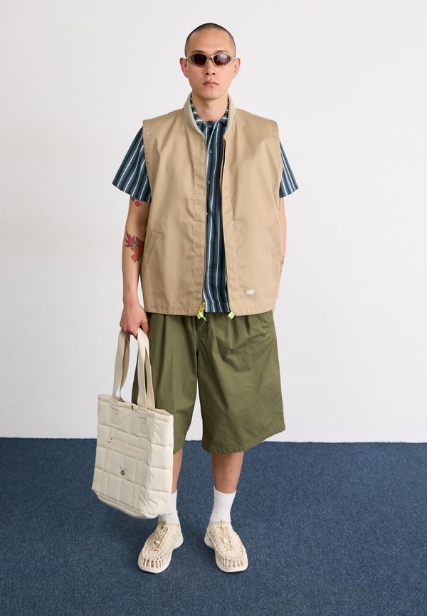 CLUB SEOUL - Shorts - medium olive3