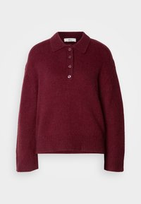 Burgundský pletený sveter s golierom polo, zapínaním na päť gombíkov a rebrovanými manžetami a lemom. Pohodlný a voľný strih.