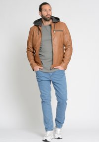 Maze Nahkatakki - cognac