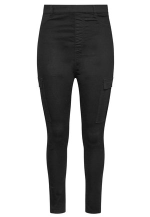 Schwarze, hoch taillierte Skinny-Hose mit seitlichen Klappentaschen, Gürtelschlaufen und einem vorderen Nahtdetail, das sich entlang der Beine erstreckt.