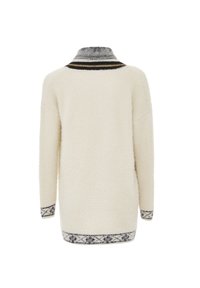 Maglione fluffoso color crema con un bordo a motivo nero e grigio all'orlo e al colletto, caratterizzato da un design rilassato e oversize.