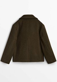 Donkergroene, gestructureerde wollen jas met een puntige kraag, lange mouwen en een rechte snit. Heeft een schone, eenvoudige achterzijde.
